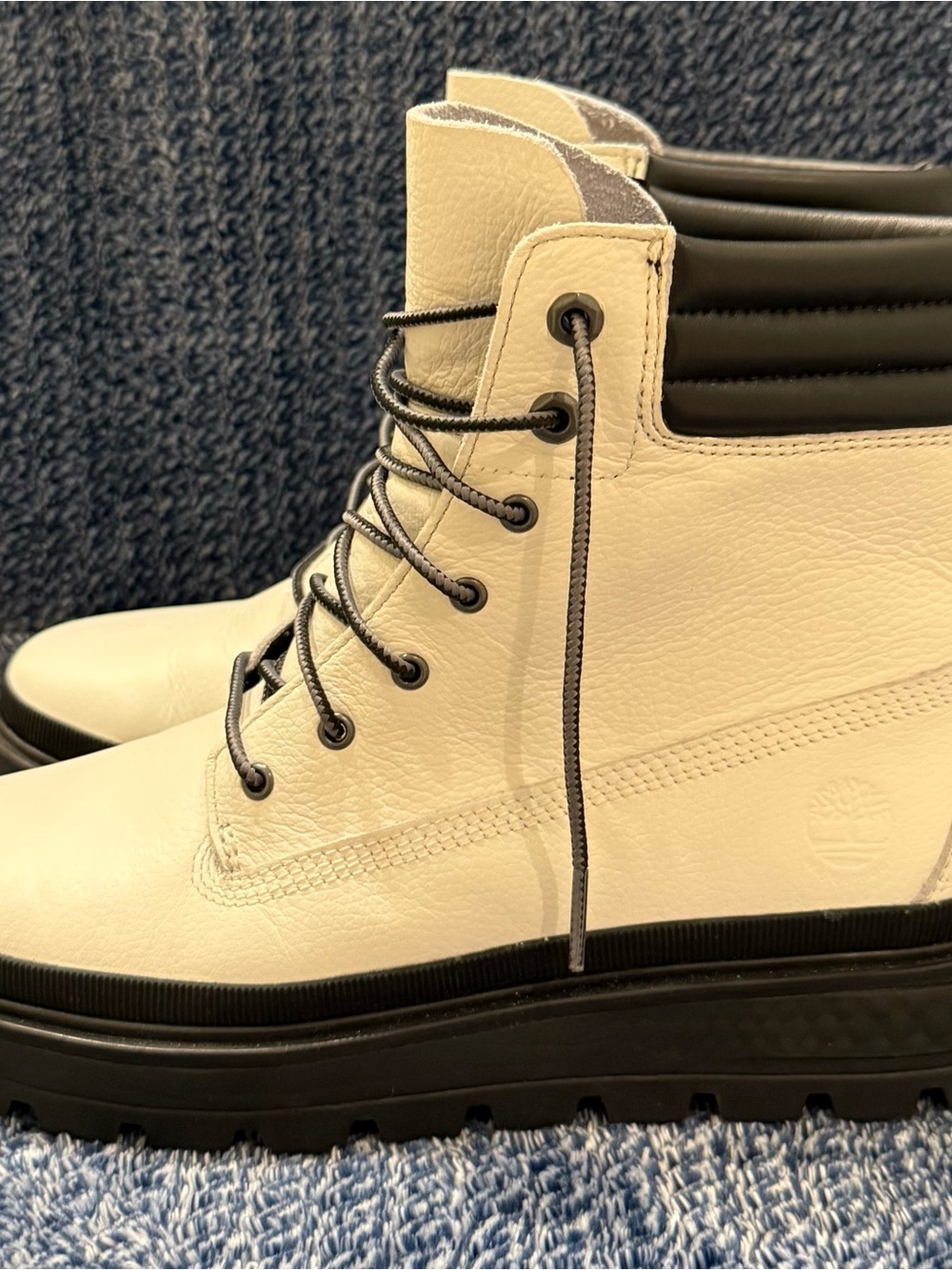 Timberland | New Ray City Boot Black/White | Size 8 - Picture 3 of 9